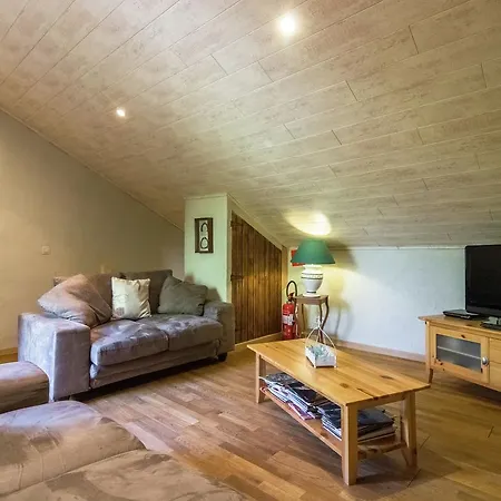 Quaint In With Lavish Interiors Apartment Sensenruth