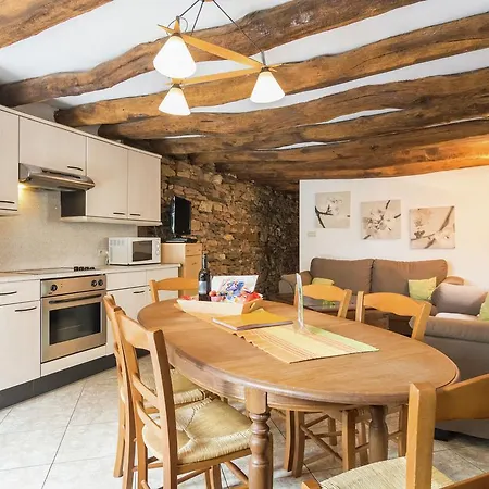 Quaint In With Lavish Interiors Appartamento